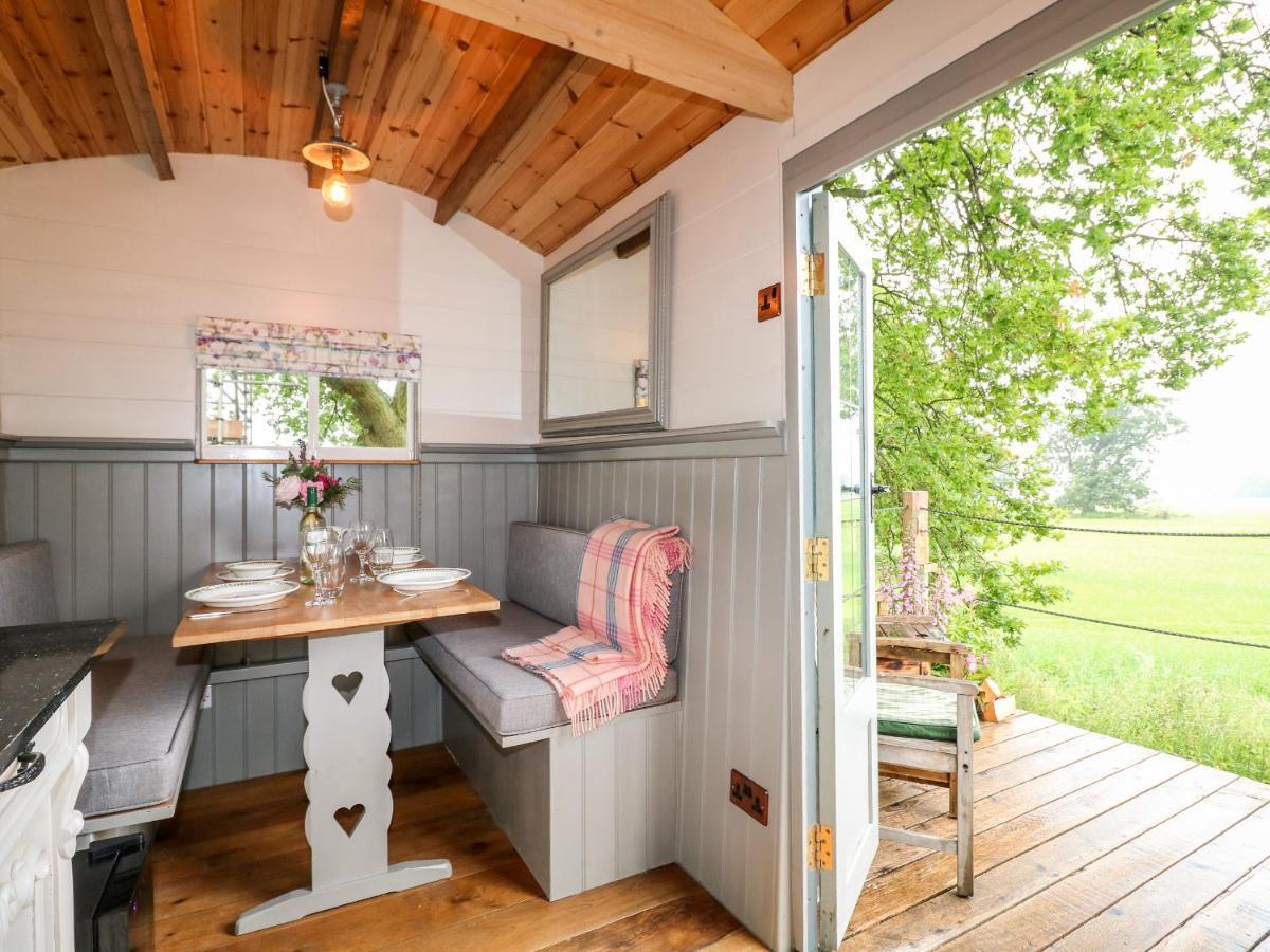 The Lazy Mare By The Water Villa Rugeley Bagian luar foto
